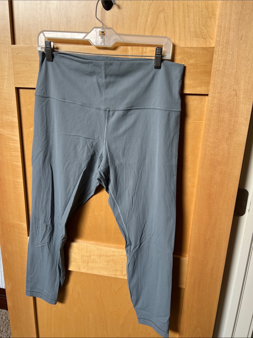 Lululemon Blue-Gray Active Capri Leggings